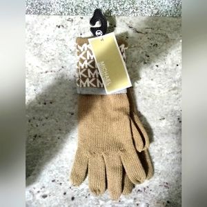 New with Tags Women's Beige and White Michael Kors Winter Gloves
